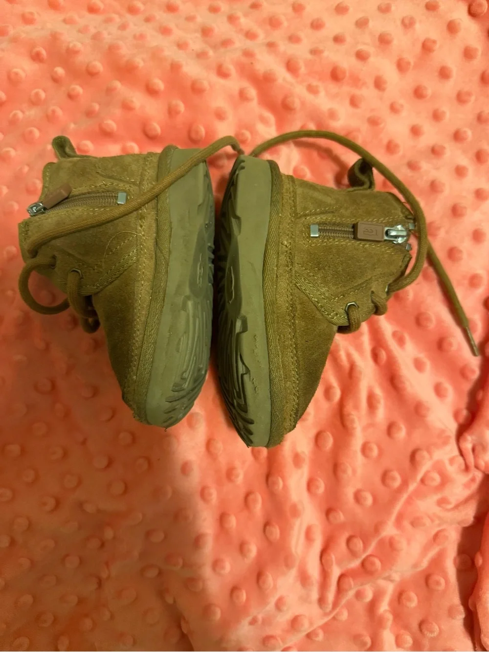 UGG Kids Chestnut Suede Lace-Up Boots Toddler Size 6!